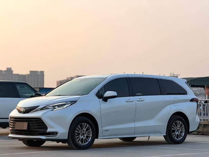 Фото 1 - Toyota Sienna