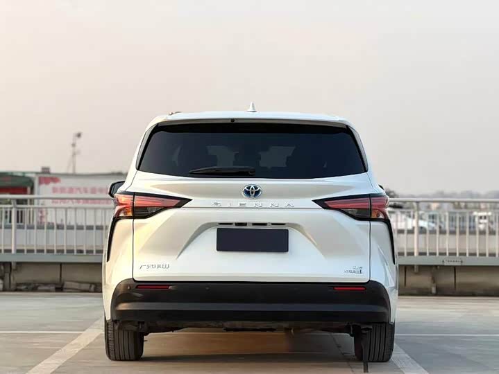 Фото 2 - Toyota Sienna