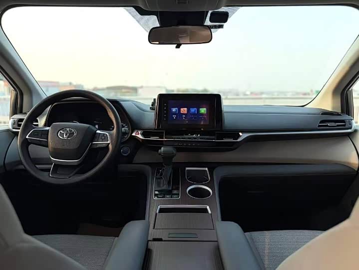 Фото 6 - Toyota Sienna