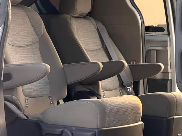 Фото 8 - Toyota Sienna