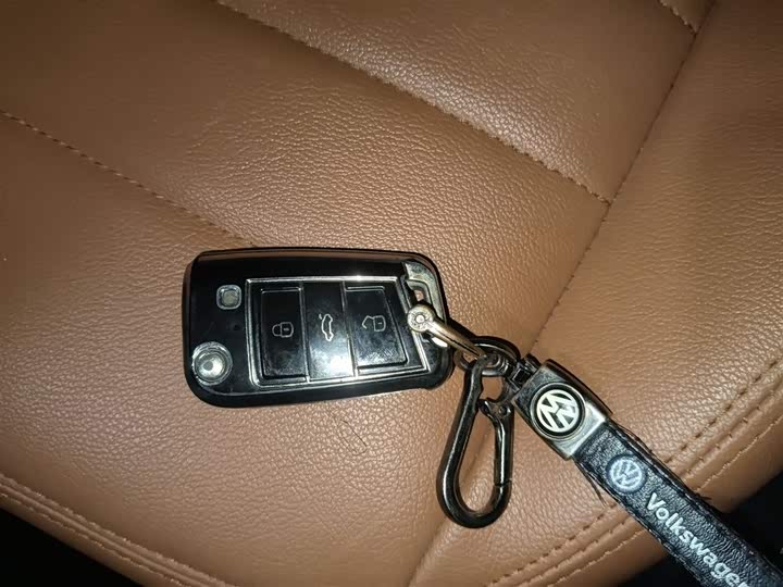 Фото 9 - Volkswagen Tharu