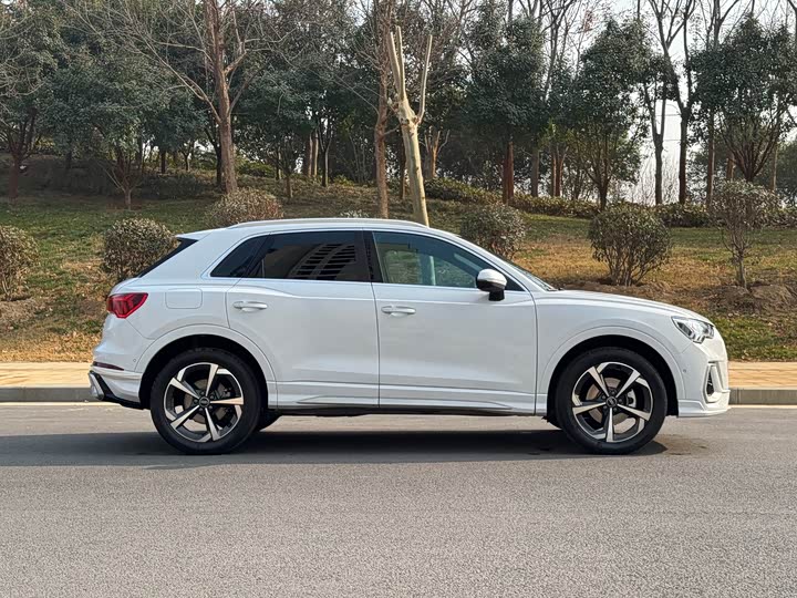 Фото 4 - Audi Q3