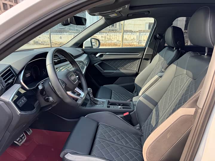 Фото 8 - Audi Q3