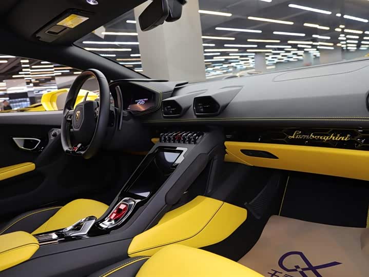 Фото 8 - Lamborghini Huracán