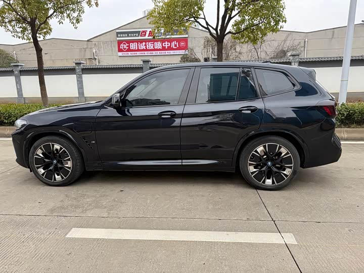 Фото 2 - BMW iX3