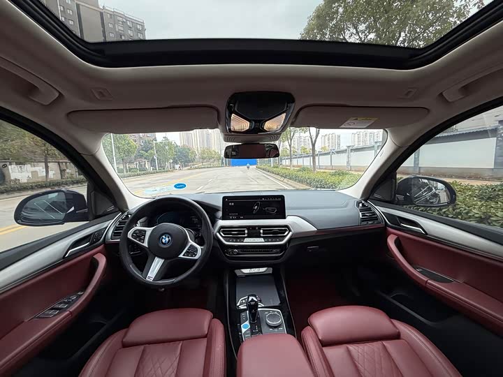 Фото 6 - BMW iX3