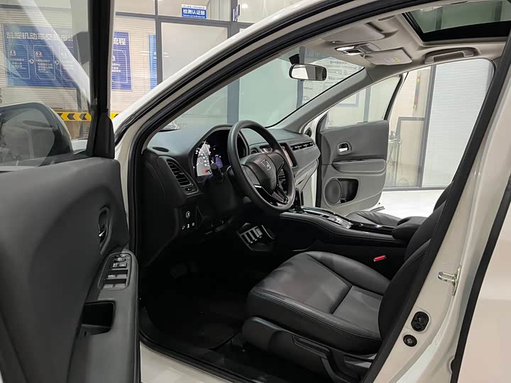 Фото 8 - Honda Vezel