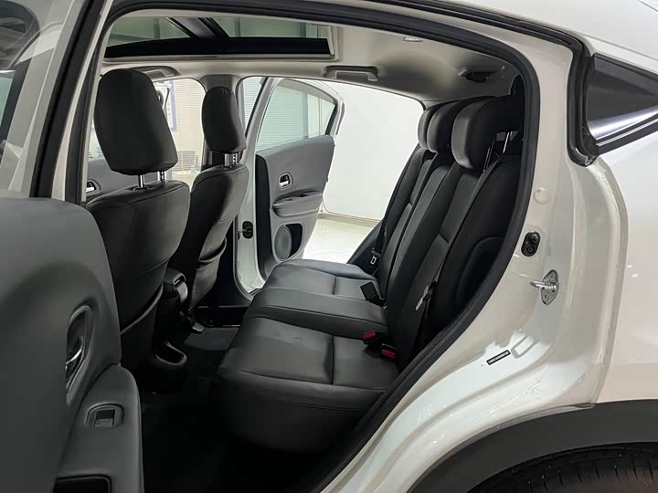 Фото 9 - Honda Vezel