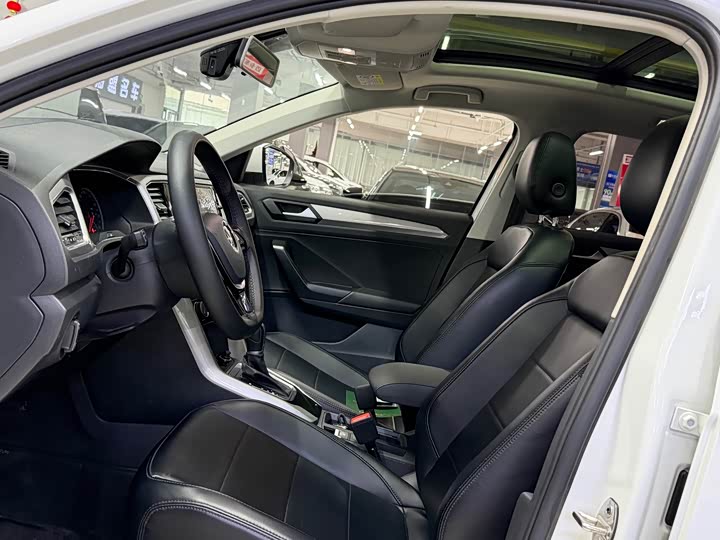 Фото 4 - Volkswagen T-Roc