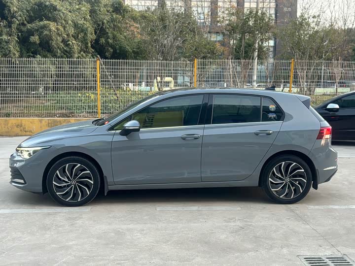 Фото 5 - Volkswagen Golf