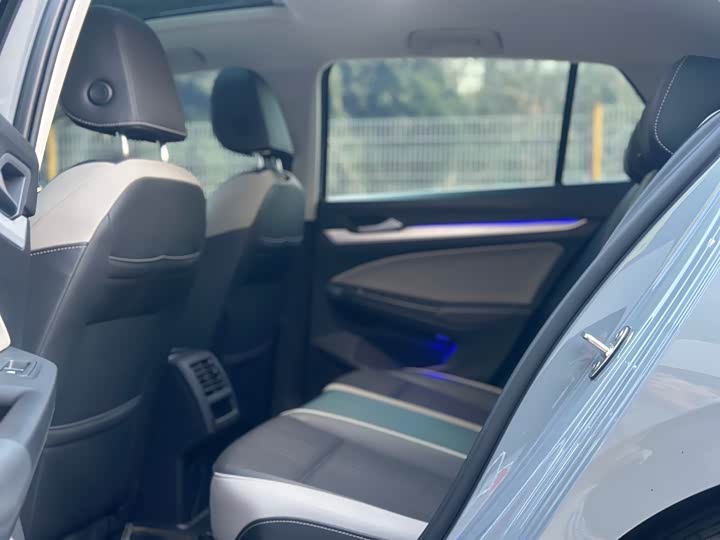 Фото 8 - Volkswagen Golf