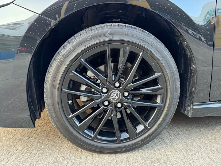 Фото 5 - Toyota Camry