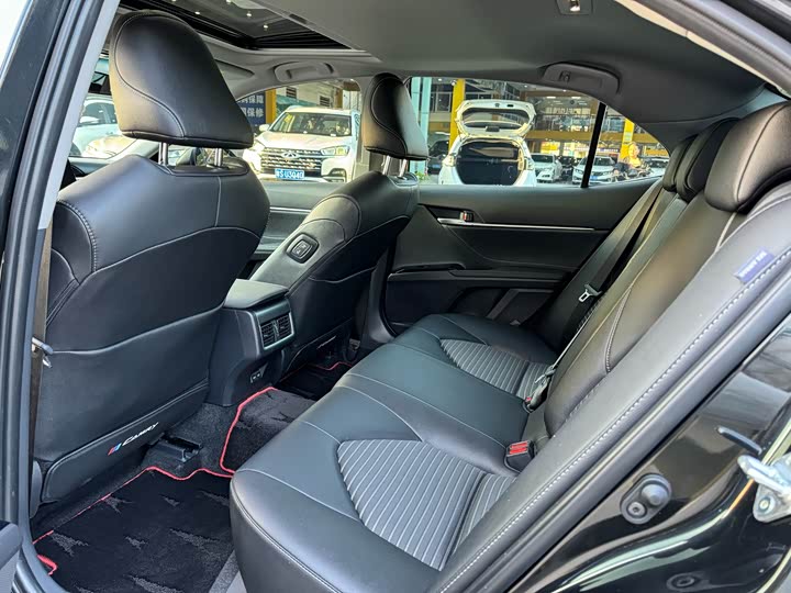 Фото 7 - Toyota Camry