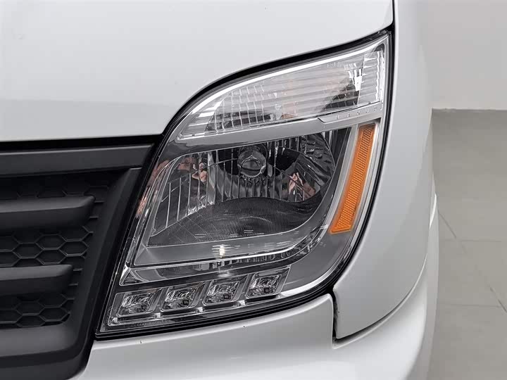 Фото 7 - Maxus V80