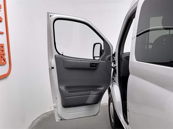 Фото 8 - Maxus V80