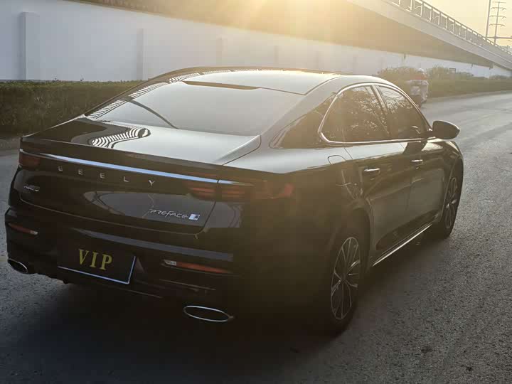 Фото 7 - Geely Preface