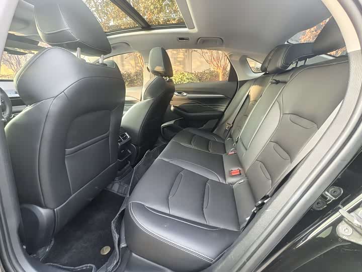 Фото 9 - Geely Preface