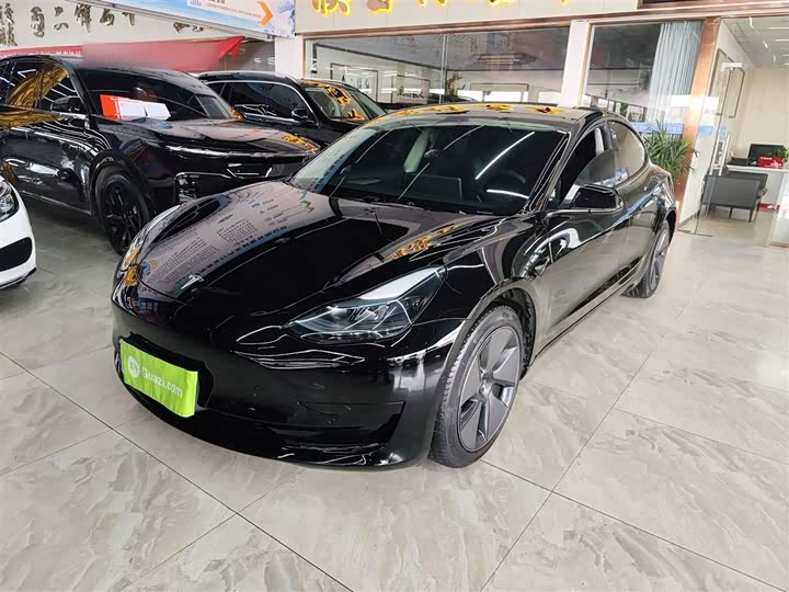 Фото 2 - Tesla Model 3