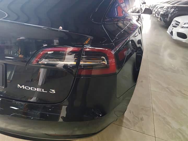 Фото 8 - Tesla Model 3