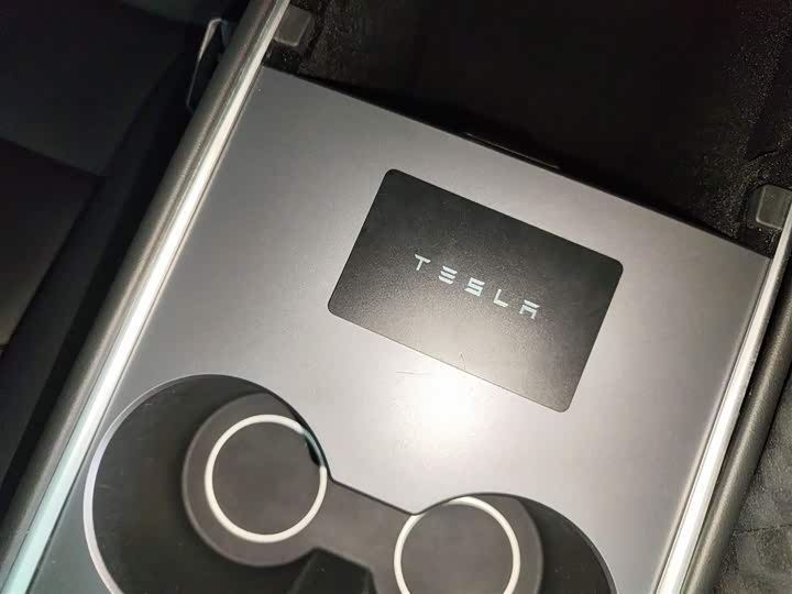 Фото 9 - Tesla Model 3