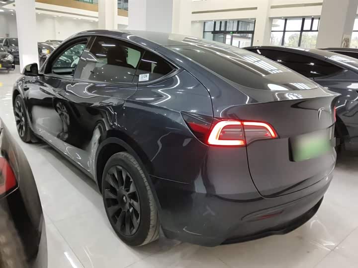 Фото 6 - Tesla Model Y