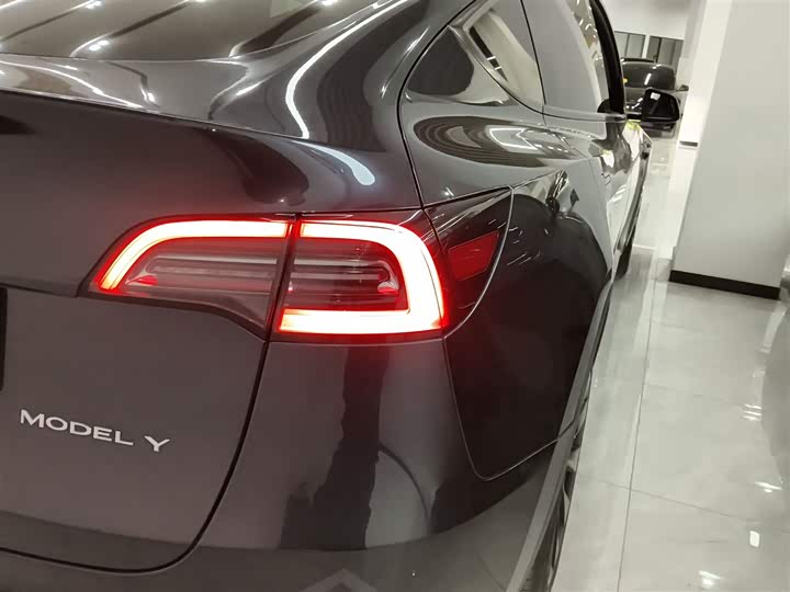 Фото 8 - Tesla Model Y