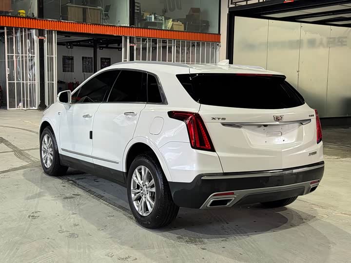 Фото 6 - Cadillac XT5