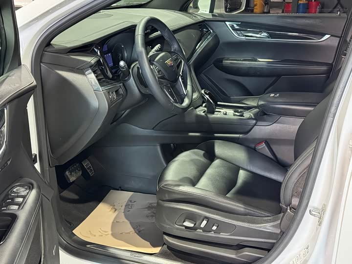 Фото 7 - Cadillac XT5