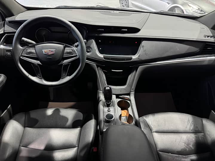 Фото 9 - Cadillac XT5