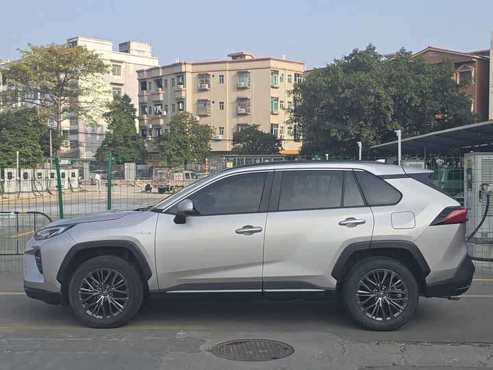 Фото 3 - Toyota Wildlander