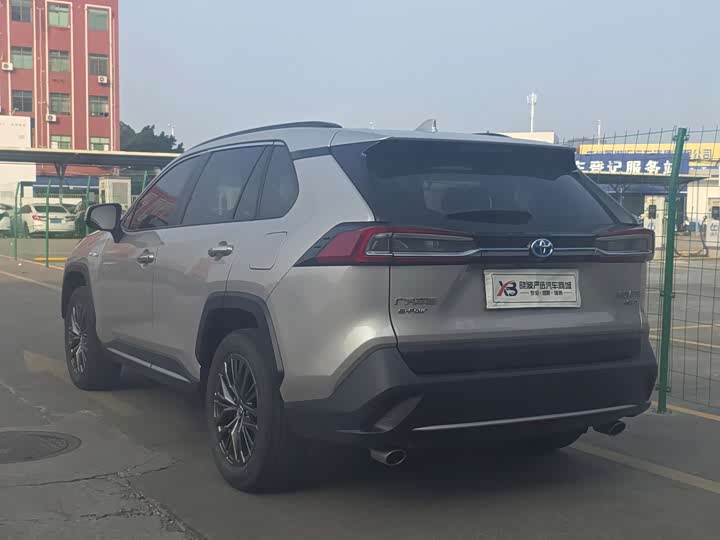 Фото 7 - Toyota Wildlander