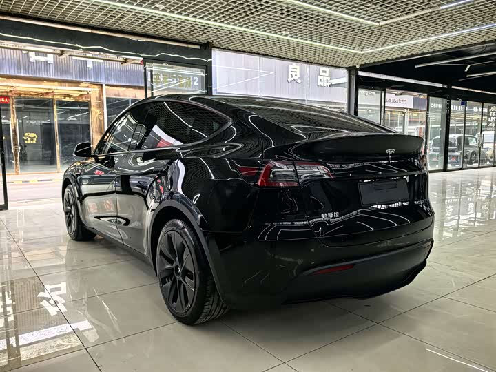 Фото 4 - Tesla Model Y