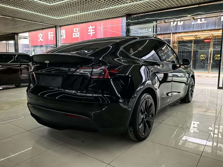 Фото 6 - Tesla Model Y