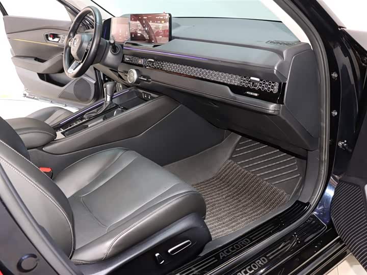 Фото 8 - Honda Accord