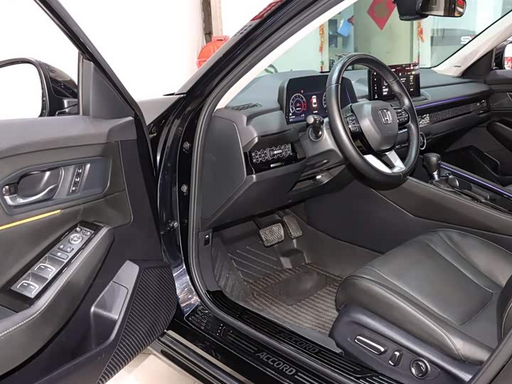 Фото 9 - Honda Accord