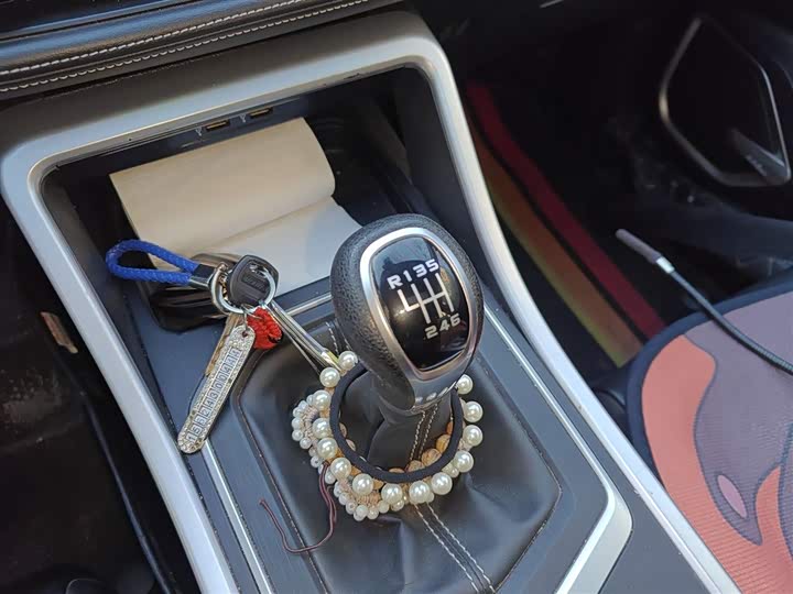 Фото 7 - Geely Vision X6