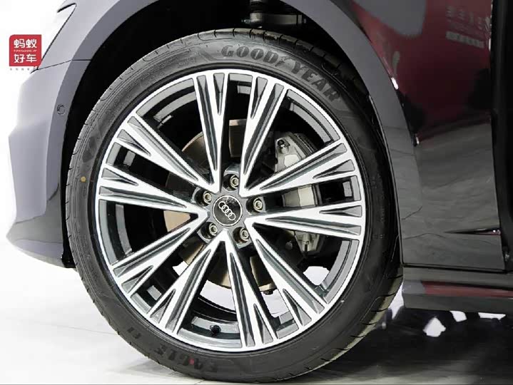 Фото 8 - Audi A6L