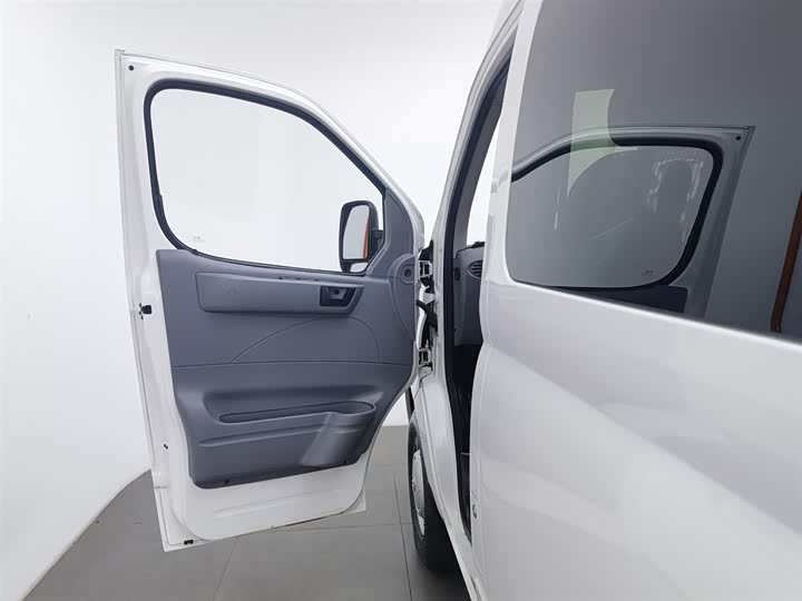 Фото 8 - Maxus V80