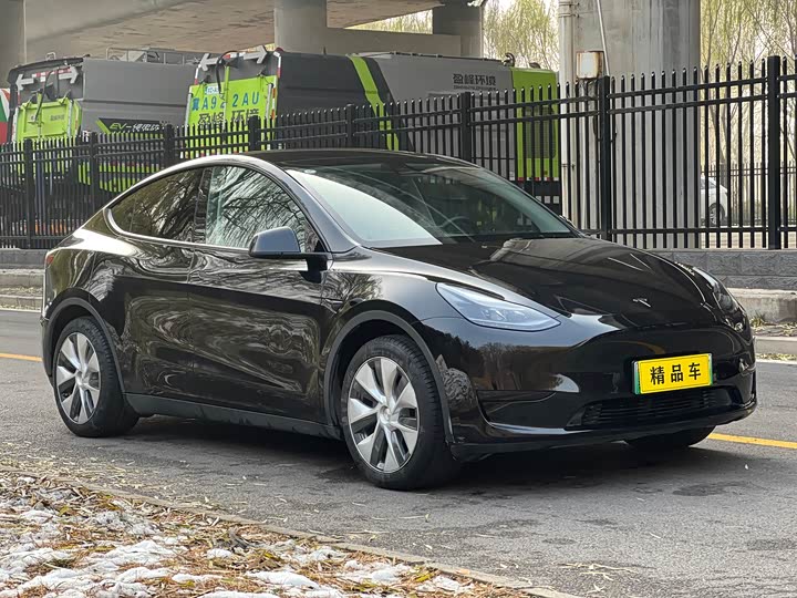 Фото 3 - Tesla Model Y