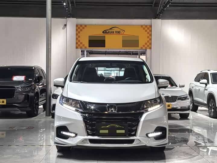 Фото 2 - Honda Odyssey