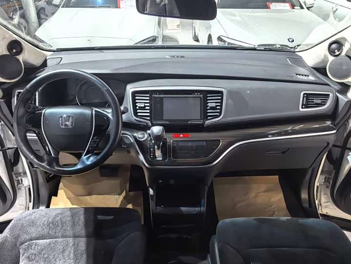 Фото 9 - Honda Odyssey