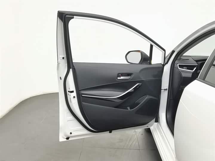 Фото 8 - Toyota Corolla