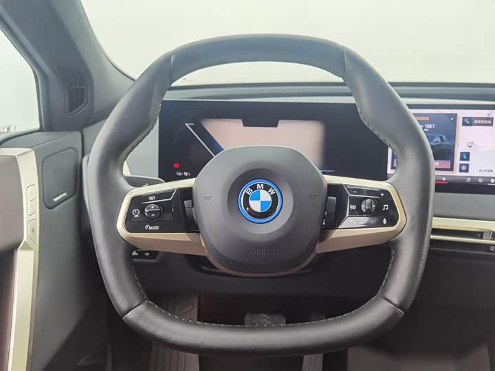 Фото 7 - BMW iX