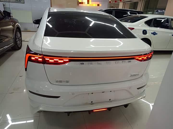 Фото 6 - Bestune B70