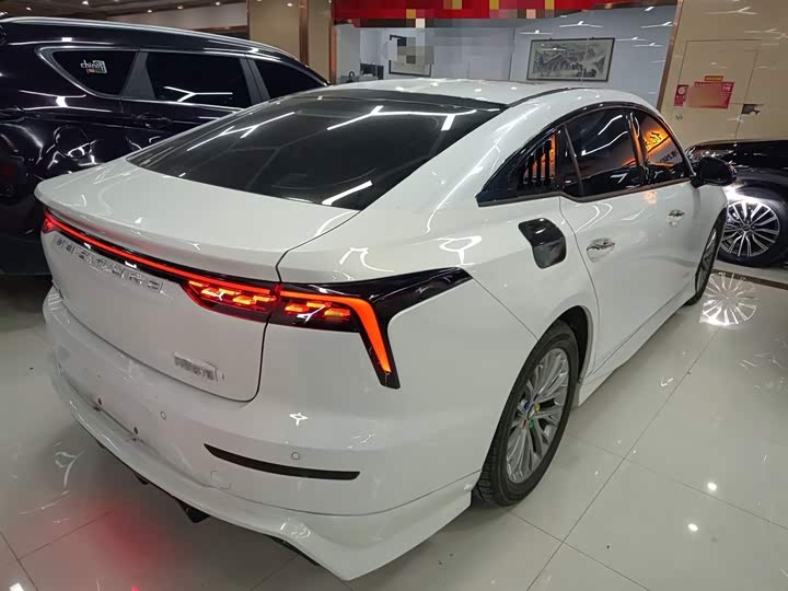 Фото 7 - Bestune B70