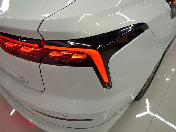 Фото 8 - Bestune B70