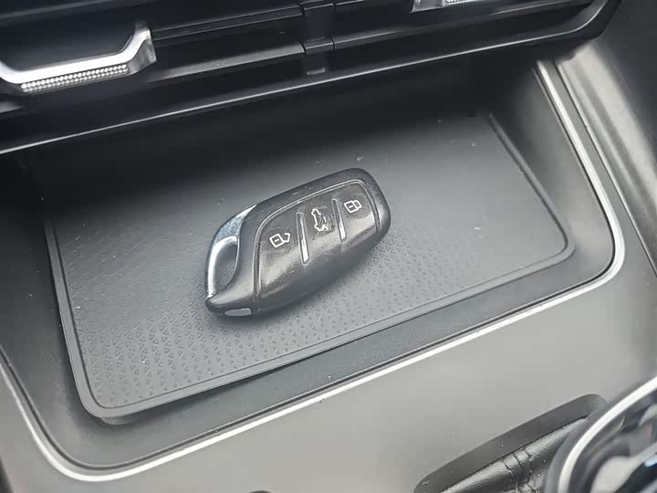 Фото 9 - Roewe RX5