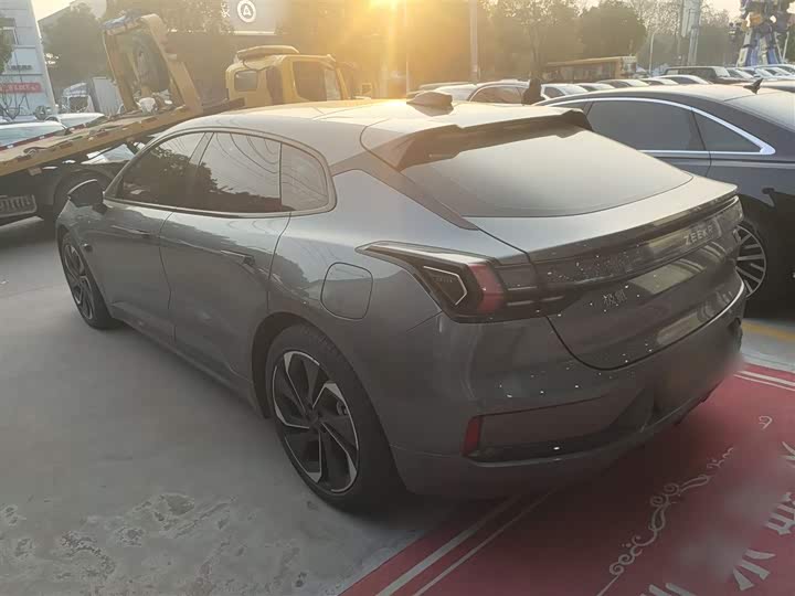 Фото 5 - Zeekr 001