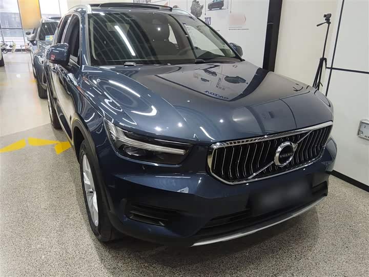 Фото 4 - Volvo XC40