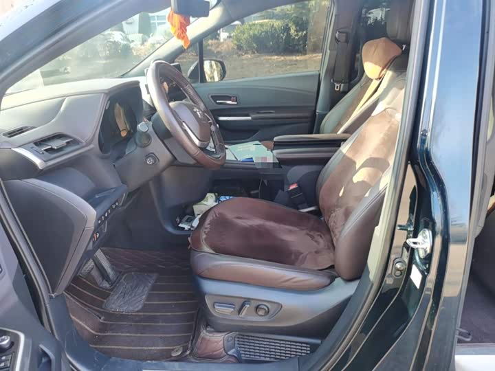 Фото 8 - Toyota Granvia